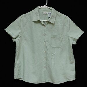 White Stag  linen short sleeve buttoned shirt, good condition with tiny stains